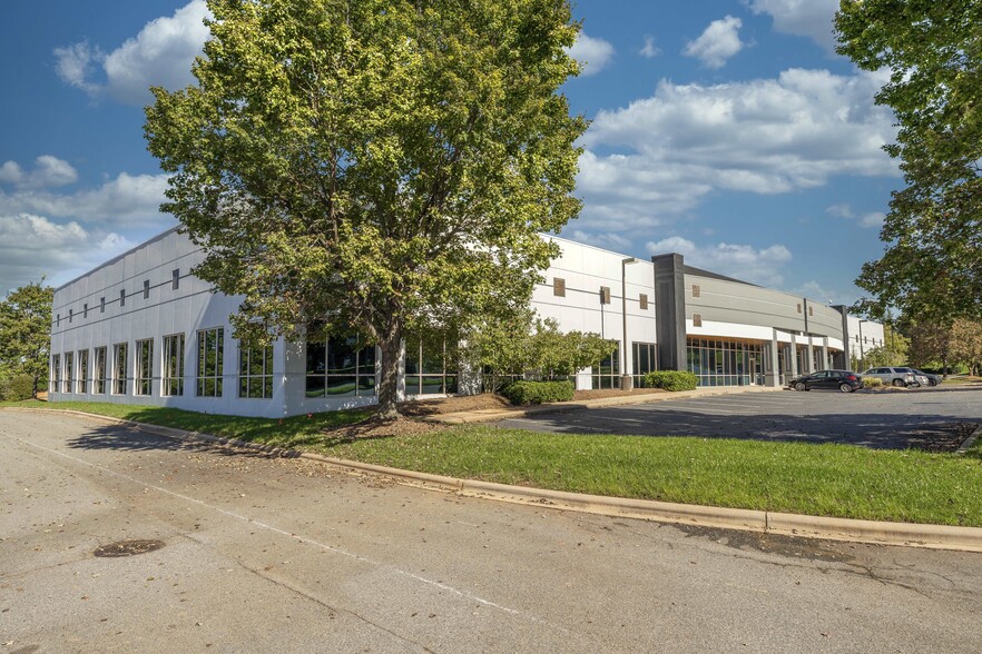 6135 Lakeview Rd, Charlotte, NC for lease - Building Photo - Image 2 of 5