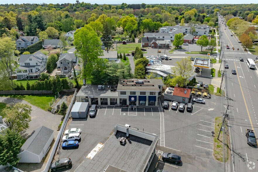 1554 Post Rd E, Westport, CT à vendre - Photo du bâtiment - Image 3 de 5