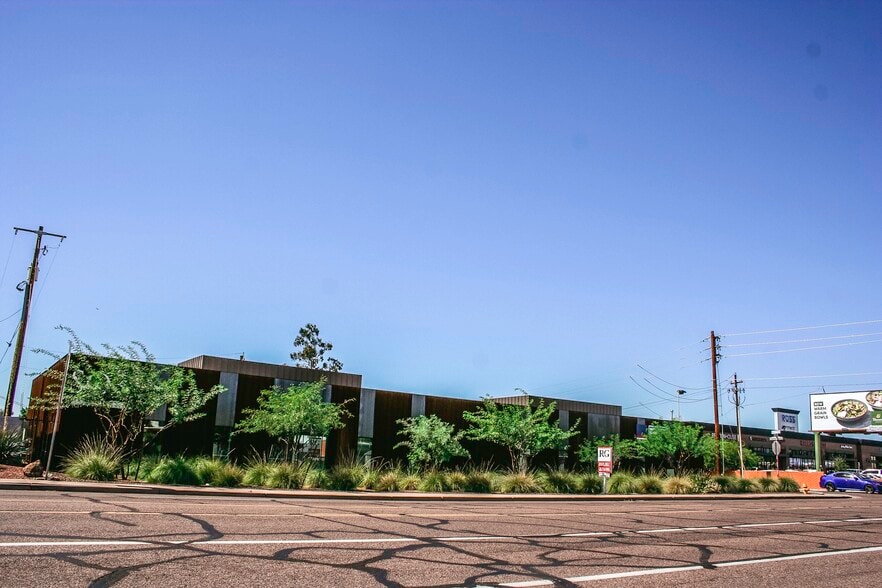 3844 N 32nd St, Phoenix, AZ for lease - Building Photo - Image 2 of 9