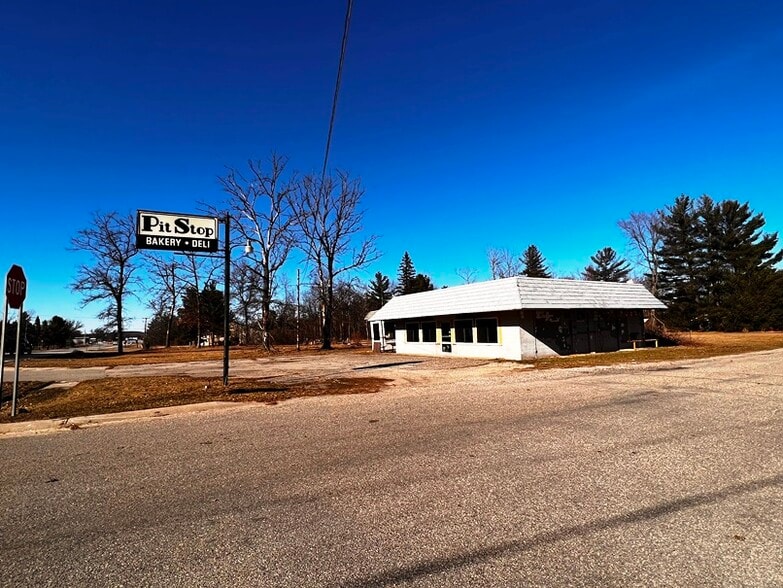 3390 N Clare Ave, Harrison, MI for sale - Primary Photo - Image 1 of 1