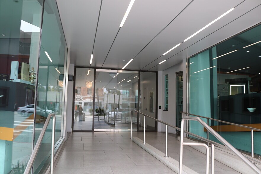 8665 Wilshire Blvd, Beverly Hills, CA à louer - Photo intérieure - Image 2 de 4