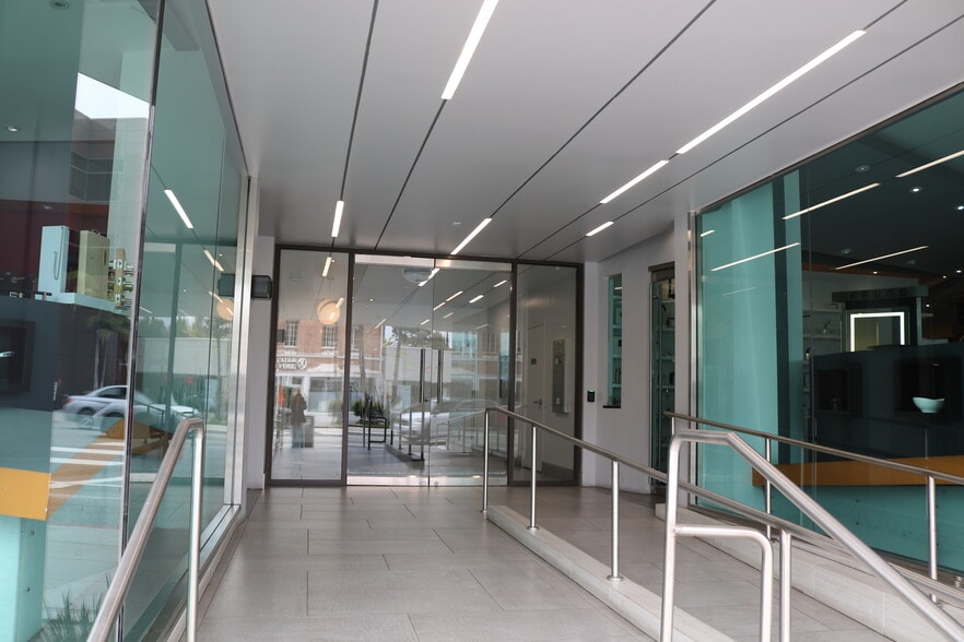 8665 Wilshire Blvd, Beverly Hills, CA à louer - Photo intérieure - Image 3 de 11