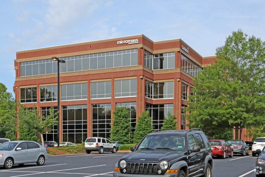 100 Regency Forest Dr, Cary, NC à vendre - Photo du bâtiment - Image 3 de 11