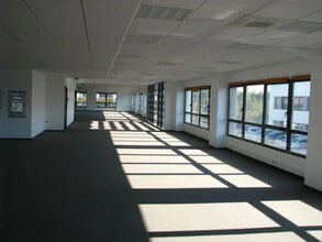 Office in Saint-Priest for lease Interior Photo- Image 2 of 3