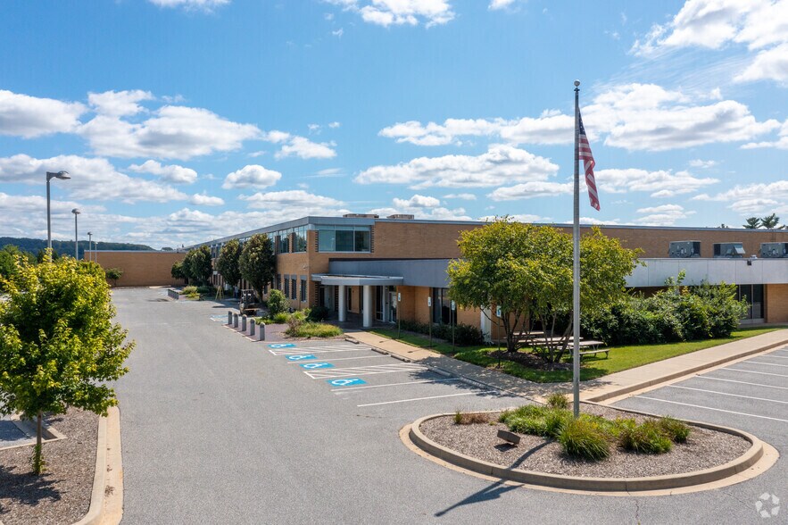 300 Clubhouse Rd, Hunt Valley, MD à louer - Photo principale - Image 2 de 13