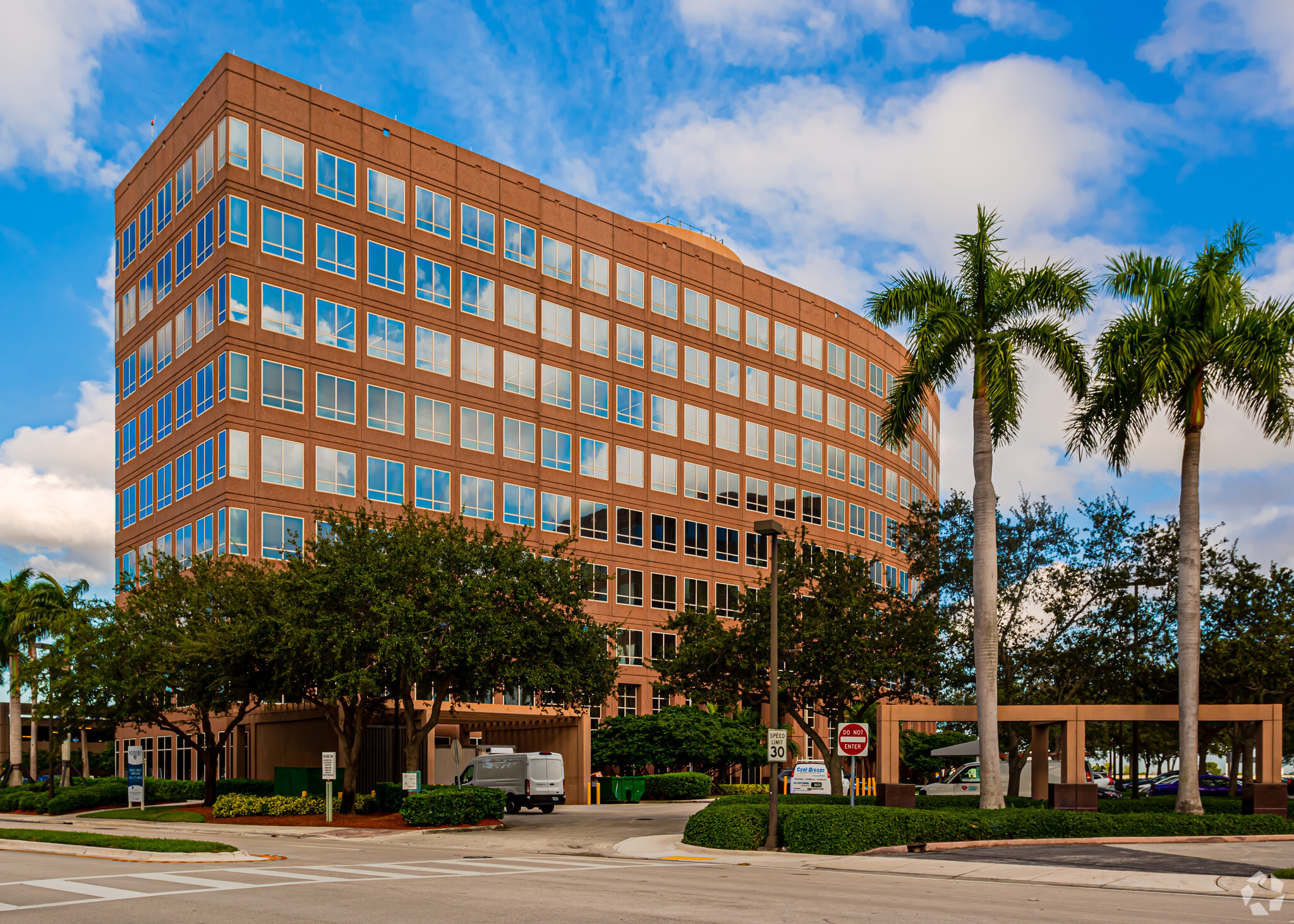 5301 Waterford District Dr, Miami, FL for sale Primary Photo- Image 1 of 1