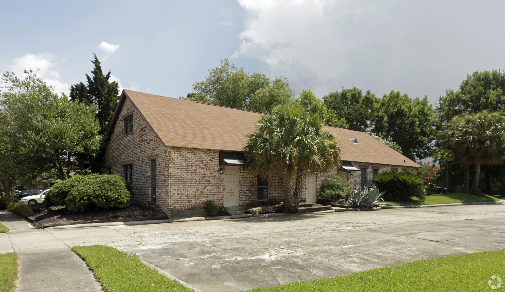 625 Colonial Dr, Baton Rouge, LA for lease Primary Photo- Image 1 of 3