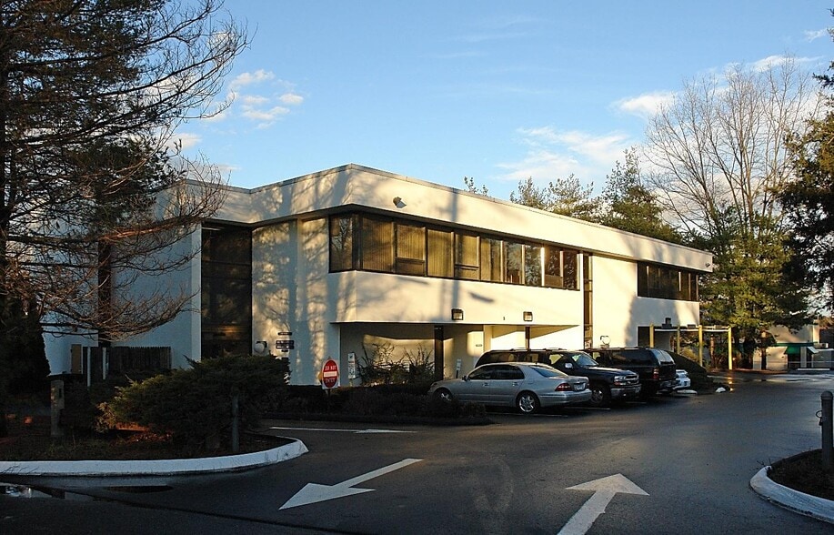980 Post Rd E, Westport, CT for sale - Building Photo - Image 2 of 2
