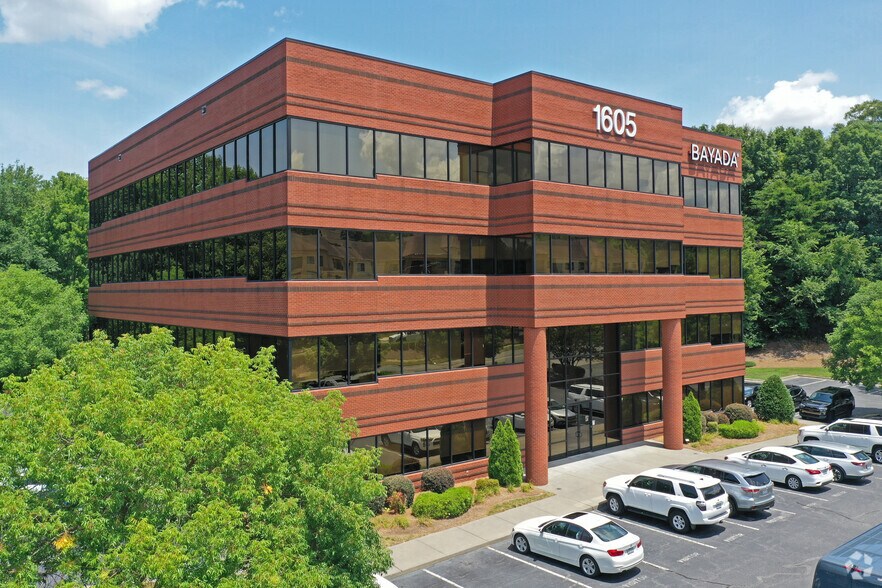 1605 Westbrook Plaza Dr, Winston-Salem, NC à louer - Photo du bâtiment - Image 2 de 7