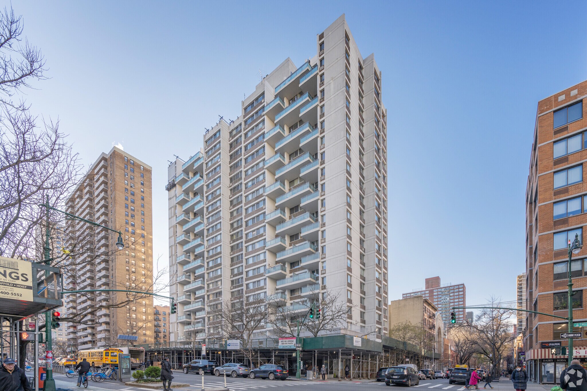 700 Columbus Ave, New York, NY for lease Building Photo- Image 1 of 4