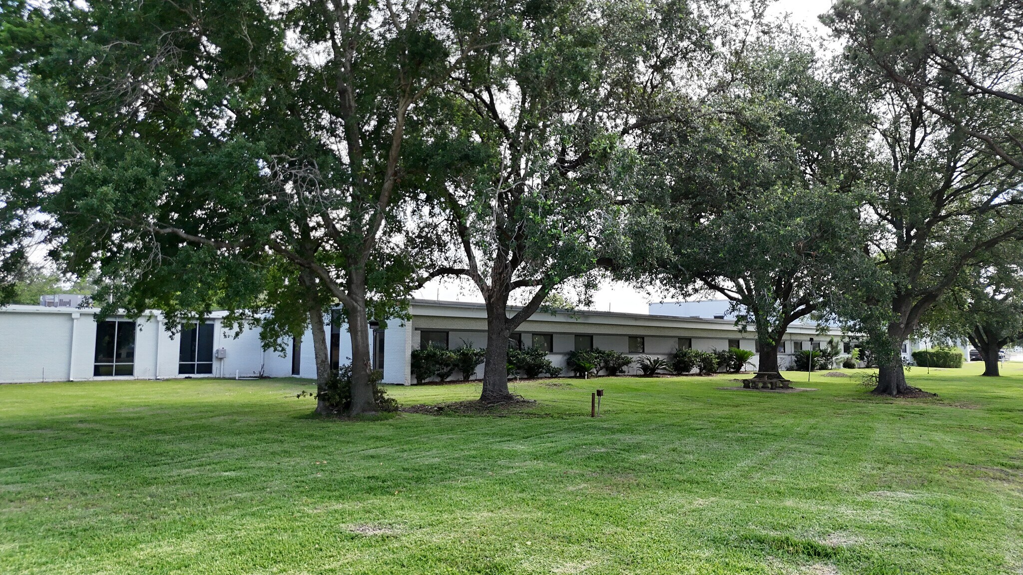 104 Industrial Blvd, Sugar Land, TX à louer Photo du bâtiment- Image 1 de 4