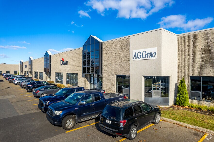 351-381 Rue McCaffrey, Montréal, QC à louer - Photo principale - Image 1 de 11