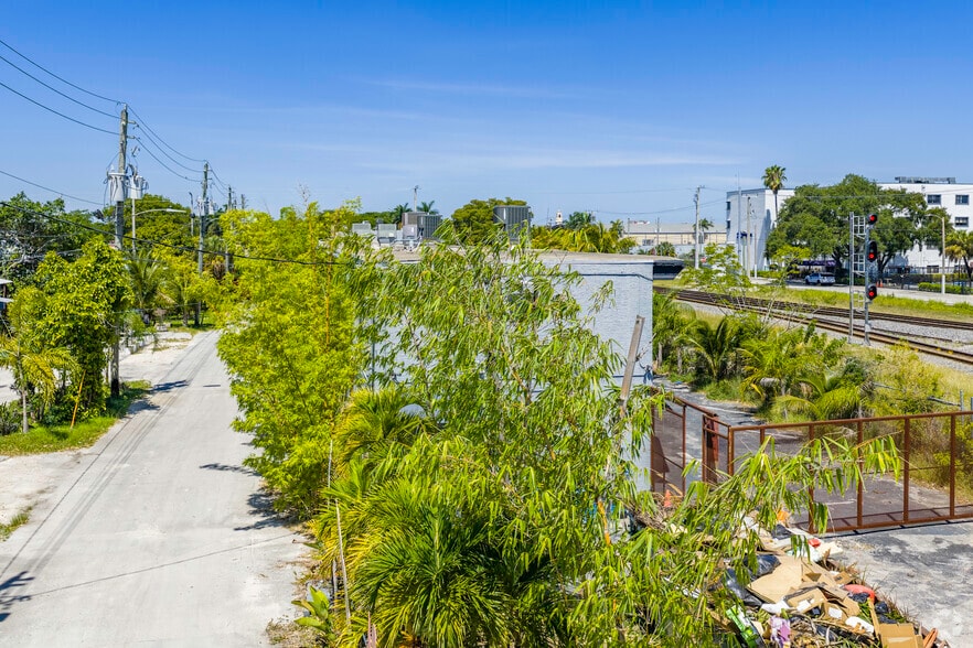 7251 NE 2nd Ave, Miami, FL for lease - Building Photo - Image 2 of 3