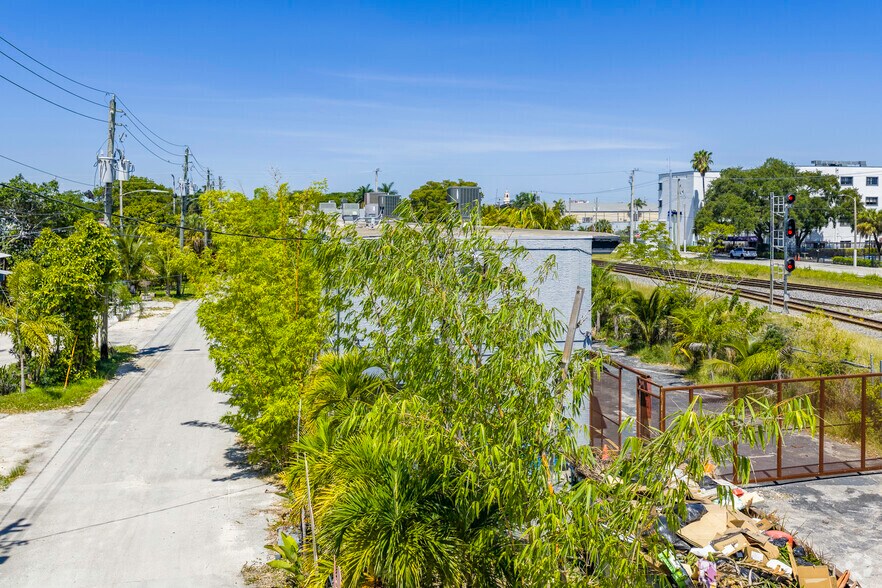7251 NE 2nd Ave, Miami, FL à louer - Photo du bâtiment - Image 2 de 3