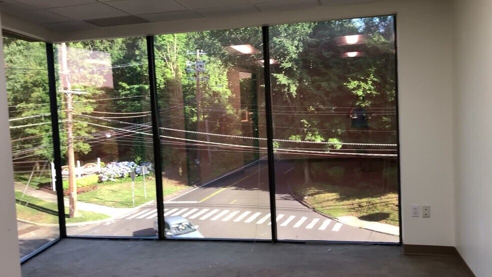 30 Buxton Farm Rd, Stamford, CT à louer - Vidéo sur l’inscription commerciale - Image 3 de 17