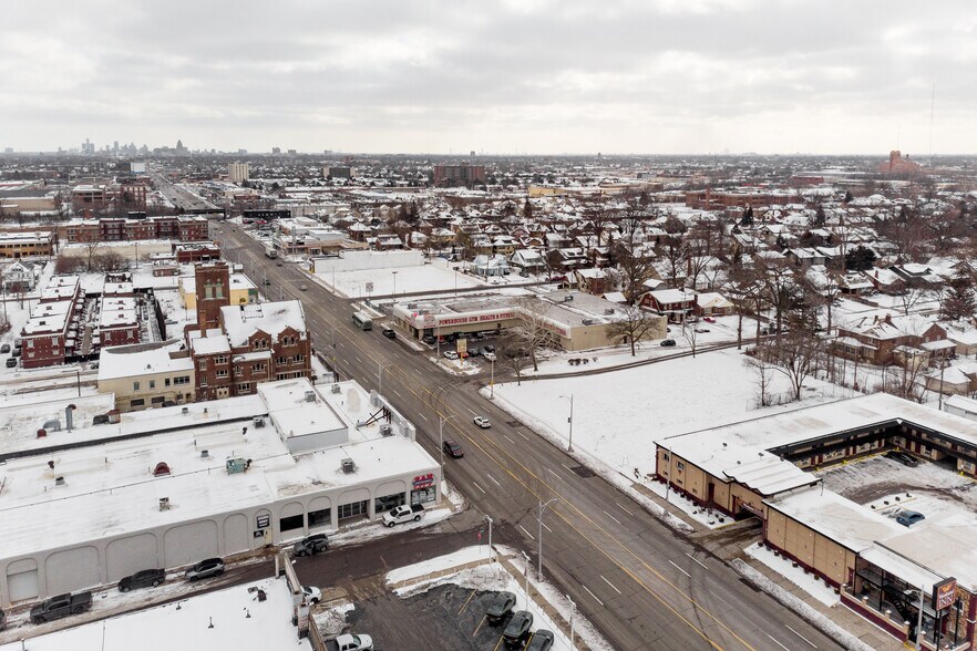 16329 Woodward, Highland Park, MI à vendre - Photo du bâtiment - Image 3 de 4