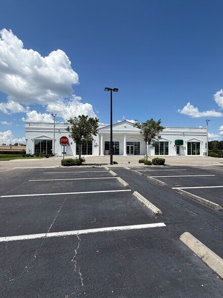 9281 College Pkwy, Fort Myers, FL à louer - Photo du bâtiment - Image 3 de 3