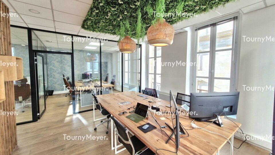 Office in Bordeaux for lease Interior Photo- Image 1 of 15