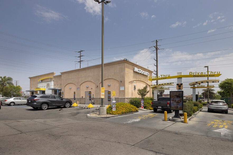 568-618 S Mount Vernon Ave, San Bernardino, CA for lease - Building Photo - Image 3 of 6