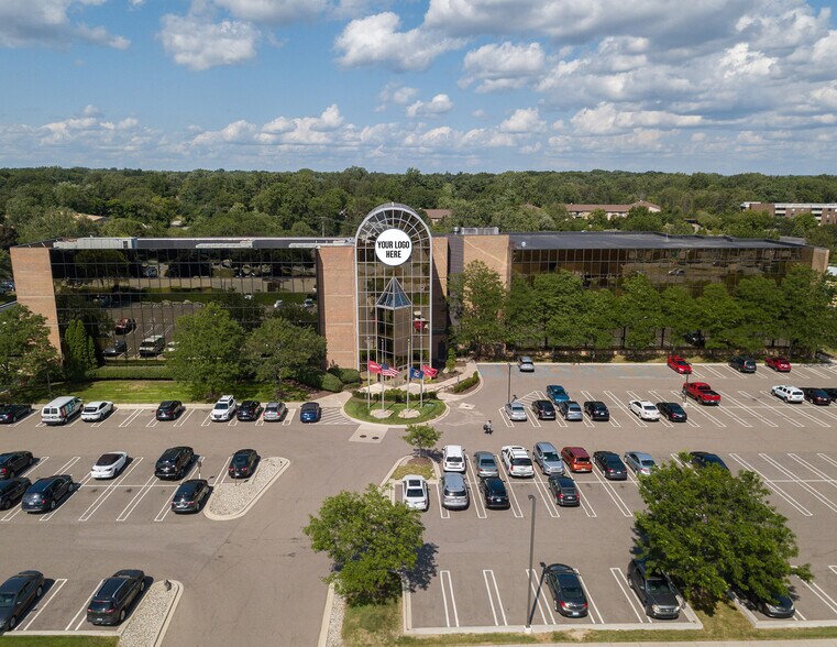 29200 Northwestern Hwy, Southfield, MI à louer - Photo du bâtiment - Image 2 de 5