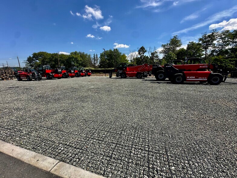 651 N Michigan Ave, Kenilworth, NJ à louer - Photo du bâtiment - Image 2 de 26