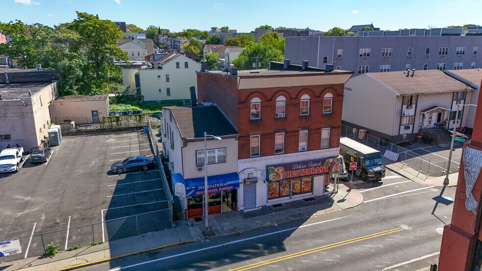 217 Straight St, Paterson, NJ à vendre - Photo du bâtiment - Image 2 de 8