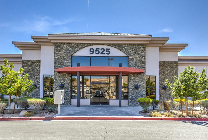 9525 Hillwood Dr, Las Vegas, NV à louer - Photo du bâtiment - Image 3 de 33