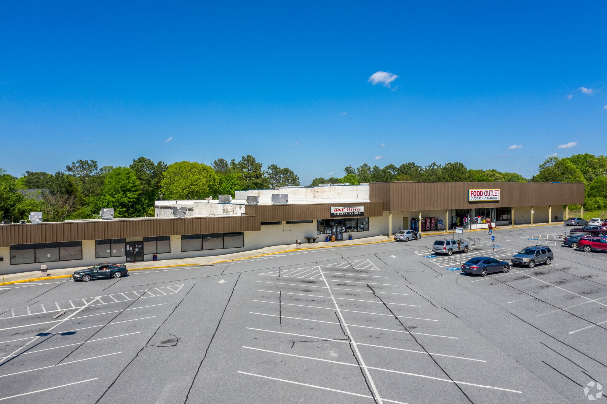 249-277 Temple Ave, Newnan, GA for lease Primary Photo- Image 1 of 8
