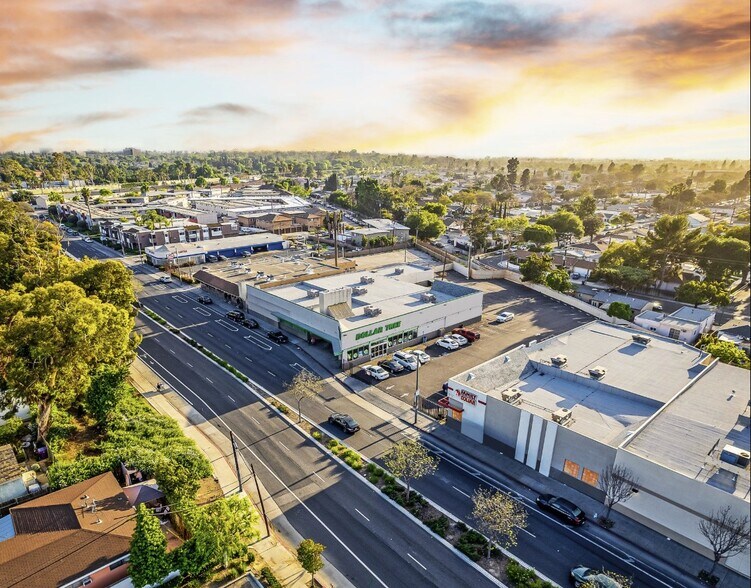 5117 Atlantic Ave, Long Beach, CA à louer - Photo du bâtiment - Image 2 de 4