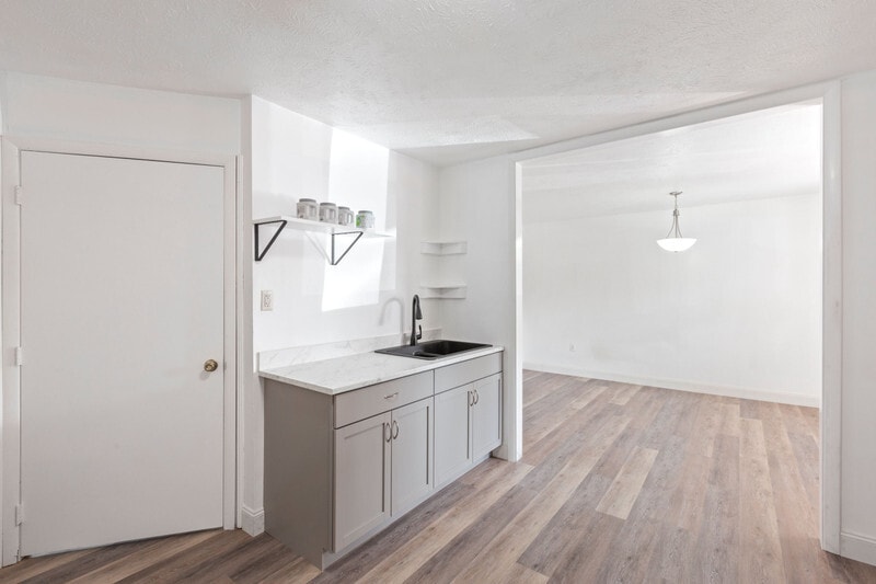 437 S Royal Ave, Front Royal, VA for lease - Interior Photo - Image 3 of 7