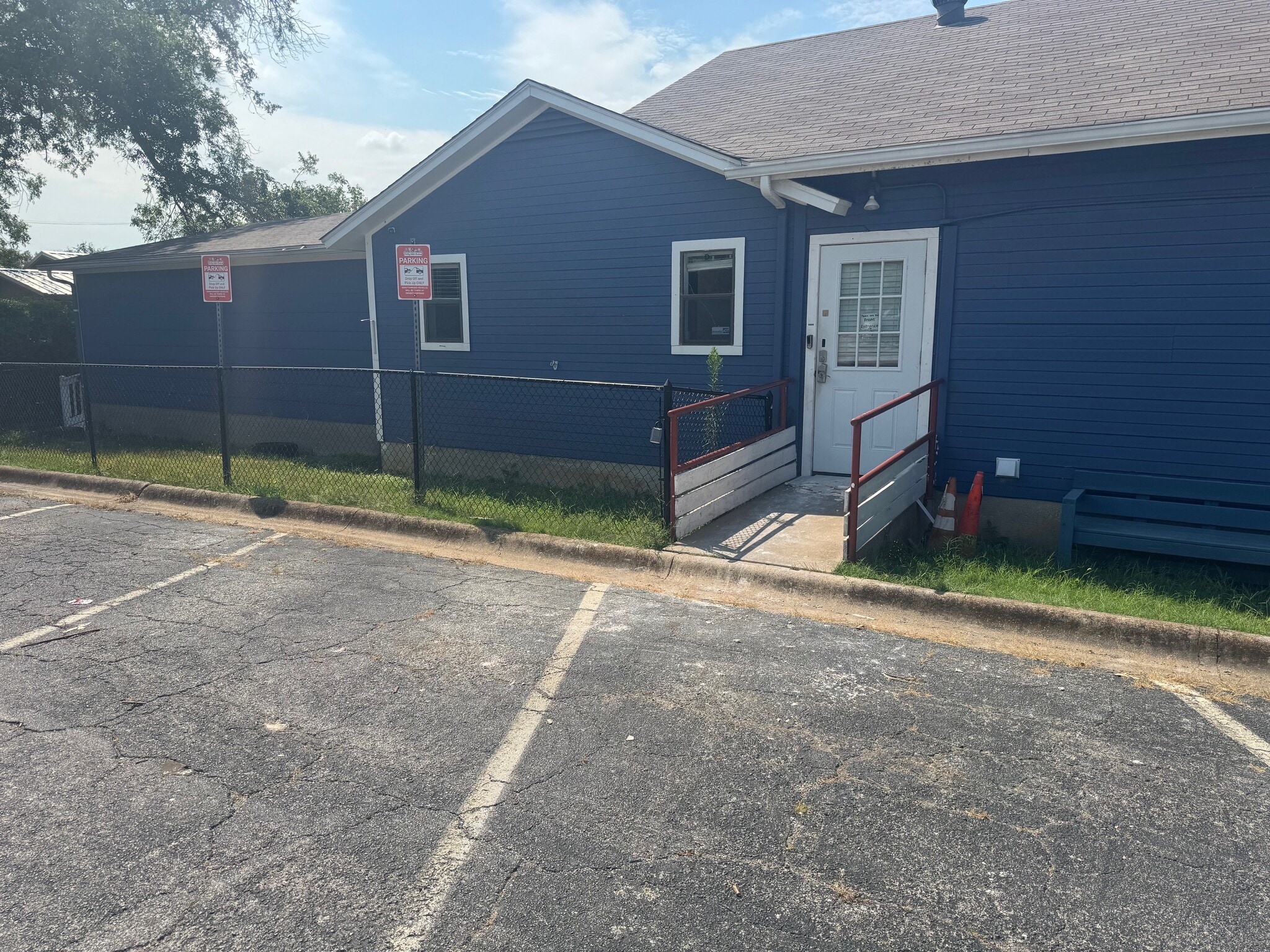 516 N Locust St, Denton, TX for lease Interior Photo- Image 1 of 1