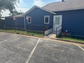 516 N Locust St, Denton, TX for lease Interior Photo- Image 1 of 1