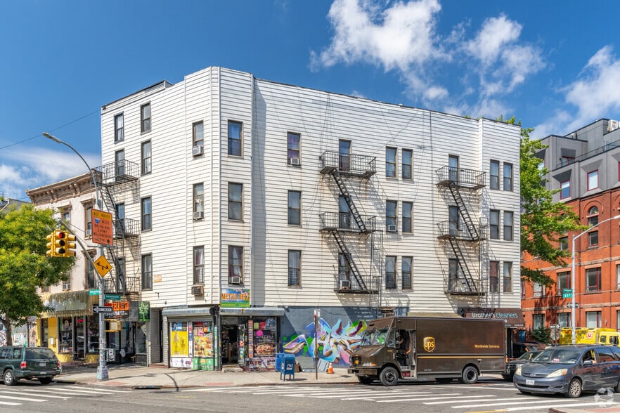 381-383 Metropolitan Ave, Brooklyn, NY for lease - Primary Photo - Image 1 of 6