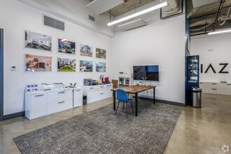 2744 E 11th St, Oakland, CA à louer Photo intérieure- Image 1 de 4