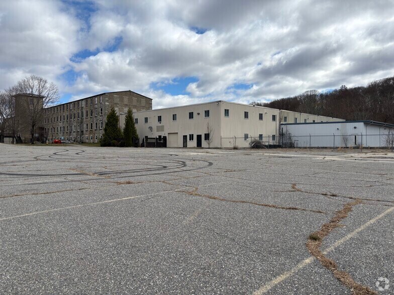 35 Chase Ave, Dudley, MA à vendre - Photo principale - Image 1 de 1