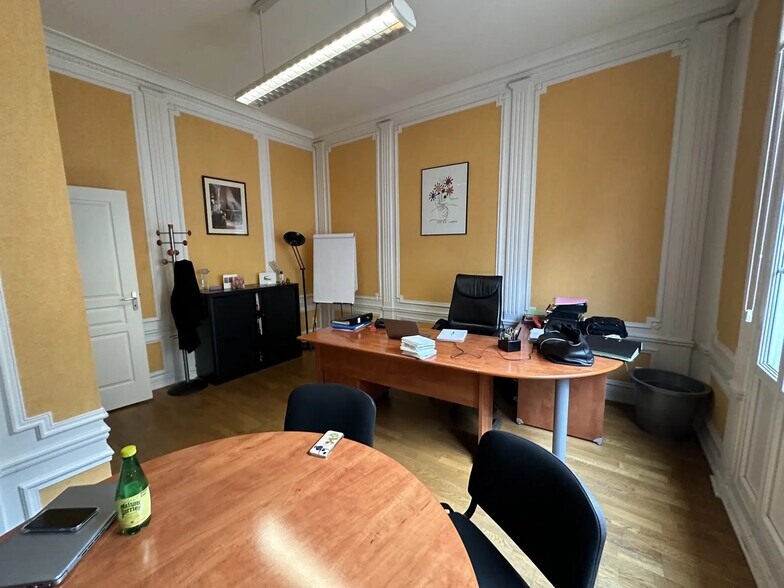 Office in Reims for lease - Interior Photo - Image 2 of 5