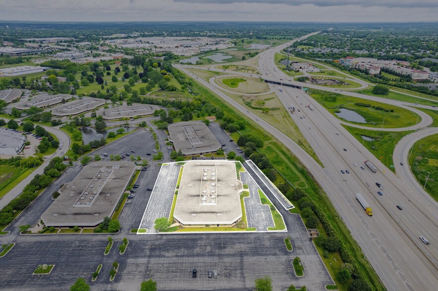 1175 Tri-State Pky, Gurnee, IL for sale - Building Photo - Image 3 of 19