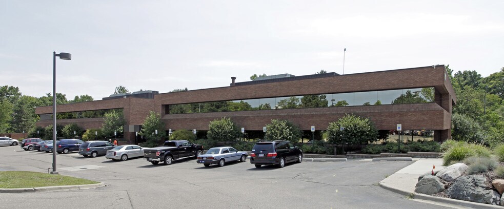 31500 Telegraph Rd, Bingham Farms, MI à louer - Photo du bâtiment - Image 2 de 6