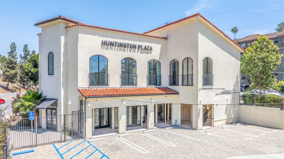 4671-4681 Huntington Dr S, Los Angeles, CA à vendre - Photo du bâtiment - Image 3 de 24
