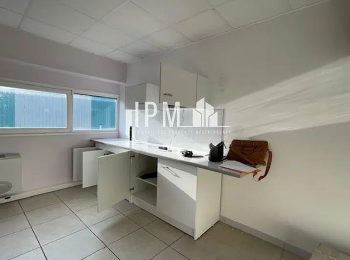 Office/Retail in Martigues for lease Interior Photo- Image 1 of 4