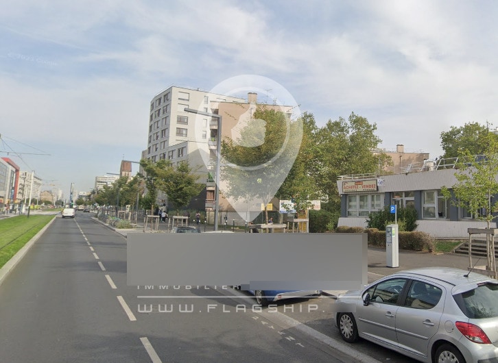 Retail in Ivry-Sur-Seine for lease Building Photo- Image 1 of 2