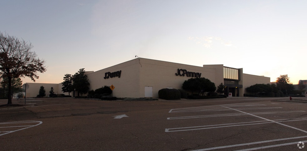 Dillard's Disposition Portfolio portfolio of 6 properties for sale on LoopNet.ca - Primary Photo - Image 3 of 6