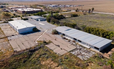 9800 Cody Ave, Coalinga, CA à louer Aérien- Image 1 de 9