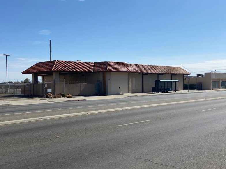 921 E Palmdale Blvd, Palmdale, CA à vendre - Photo du bâtiment - Image 1 de 7