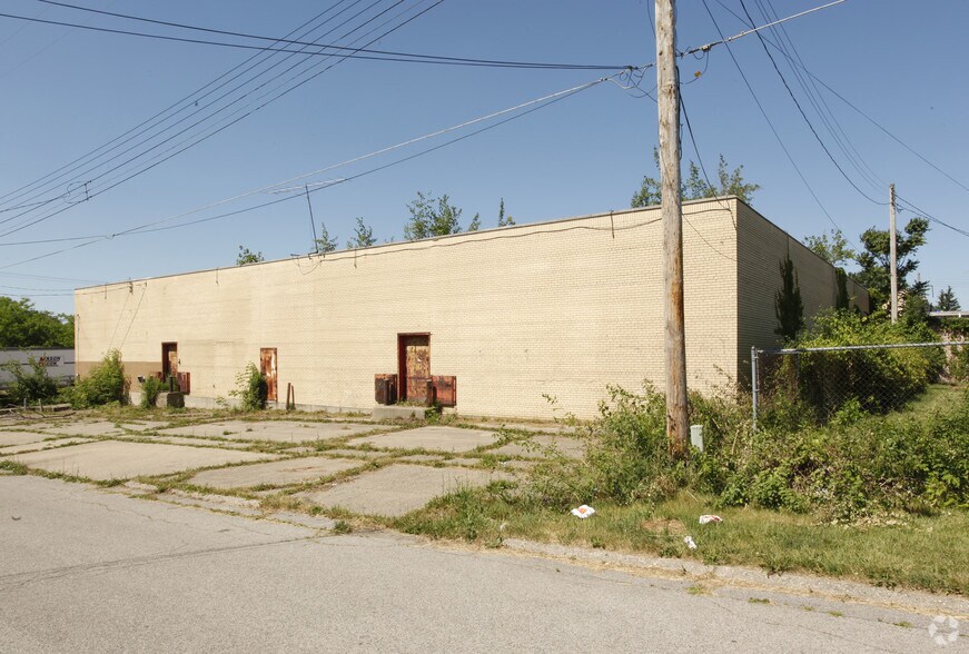 4514 N Saginaw St, Flint, MI à vendre - Photo du bâtiment - Image 2 de 2