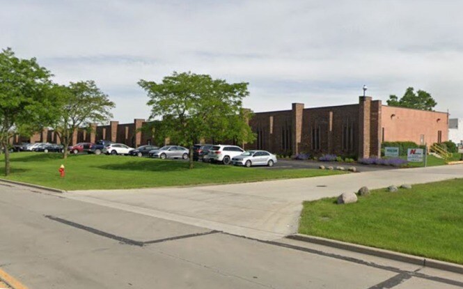 455 W Forest Hill Ave, Oak Creek, WI à louer Photo principale- Image 1 de 9