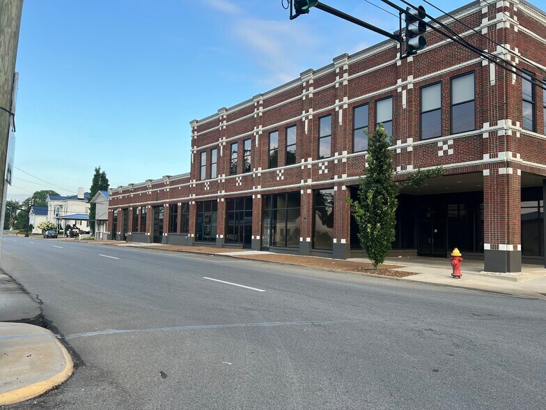 105 N High St, Winchester, TN à louer - Photo du bâtiment - Image 1 de 21