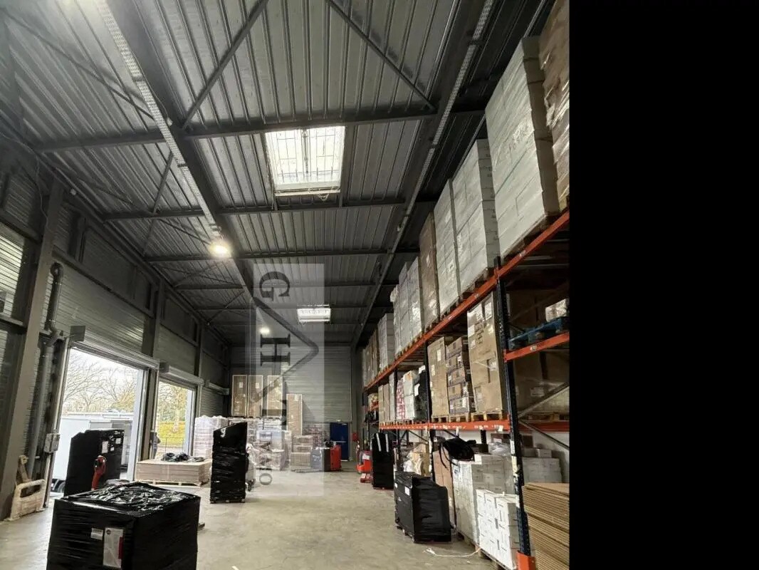 Office in Villemomble for lease Interior Photo- Image 1 of 16