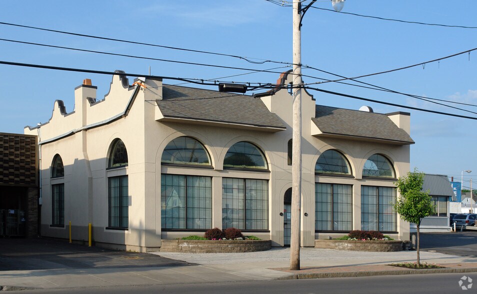 829-831 W Genesee St, Syracuse, NY à louer - Photo du bâtiment - Image 2 de 8