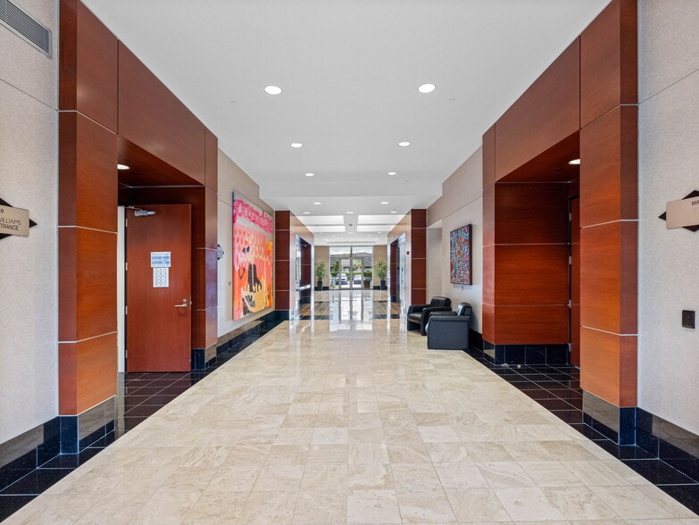 18302 Highwoods Preserve Pky, Tampa, FL for lease - Building Photo - Image 3 of 10